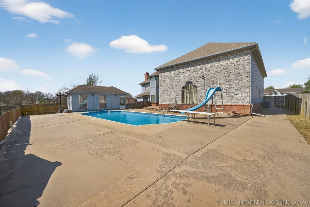 1606 NE Oakridge Drive Claremore, OK 74017
