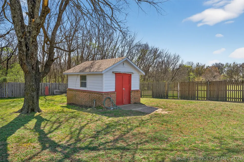 1606 NE Oakridge Drive Claremore, OK 74017