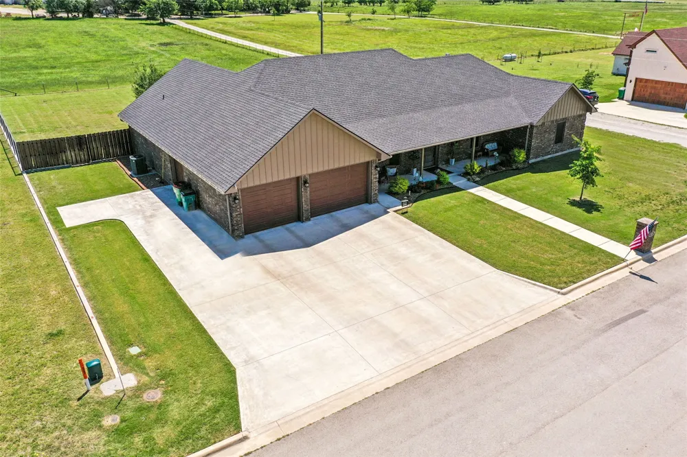 820 Fleitman Drive Muenster, TX 76252