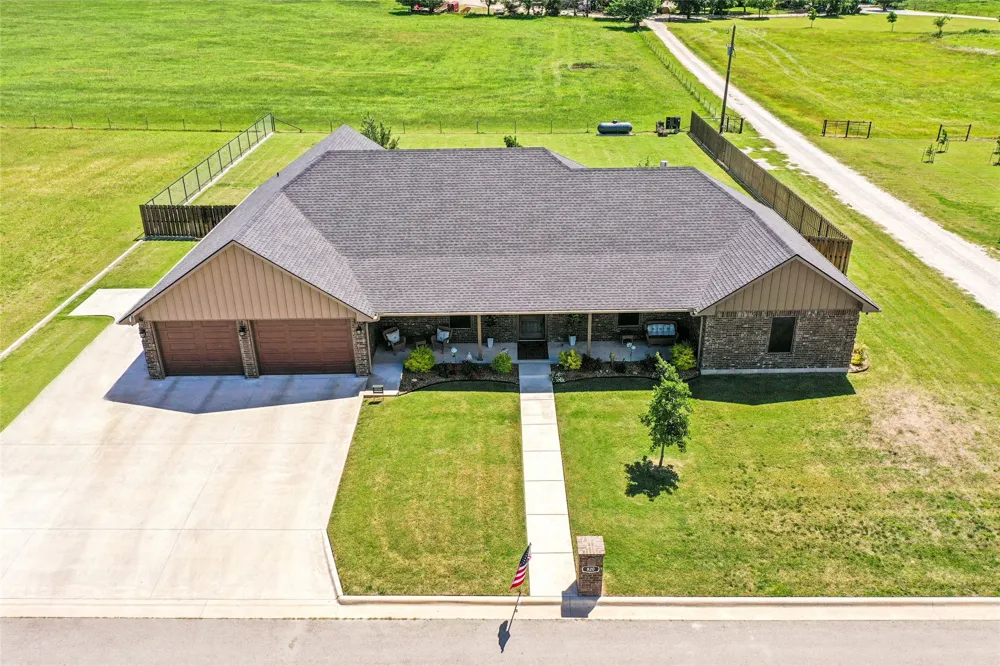 820 Fleitman Drive Muenster, TX 76252