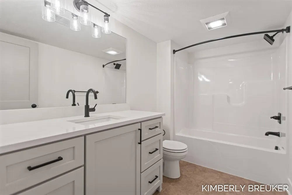 11782 Everett Avenue Allendale Charter Township, MI 49401