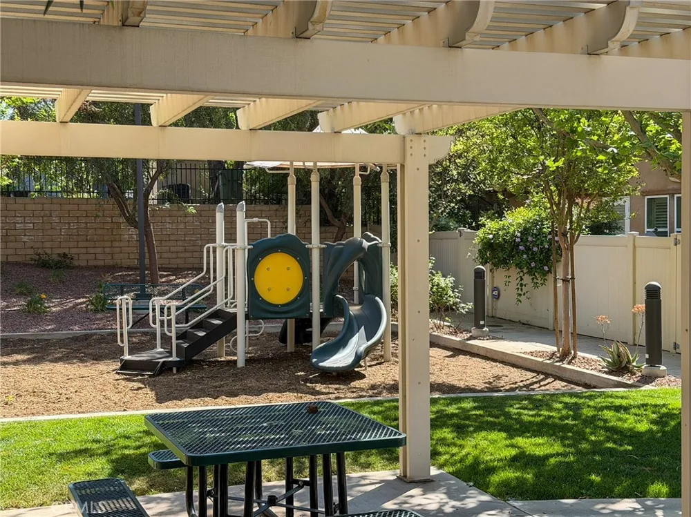 12068 Preston Grand Terrace, CA 92313