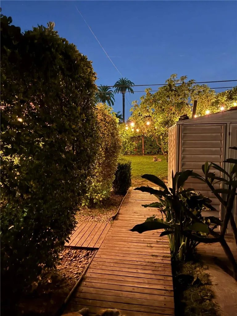 1115 E 105th Los Angeles, CA 90002