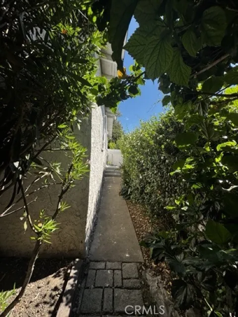 1115 E 105th Los Angeles, CA 90002