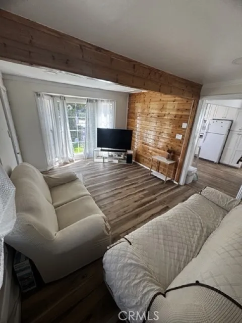 1115 E 105th Los Angeles, CA 90002