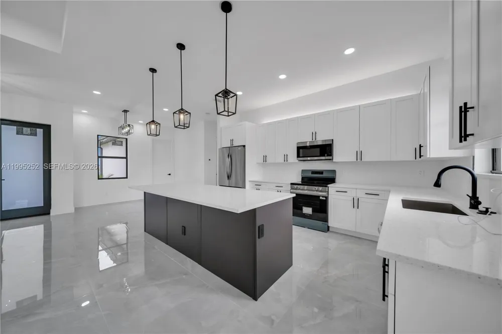 2720 Santa Barbara blvd n Cape Coral, FL 33993