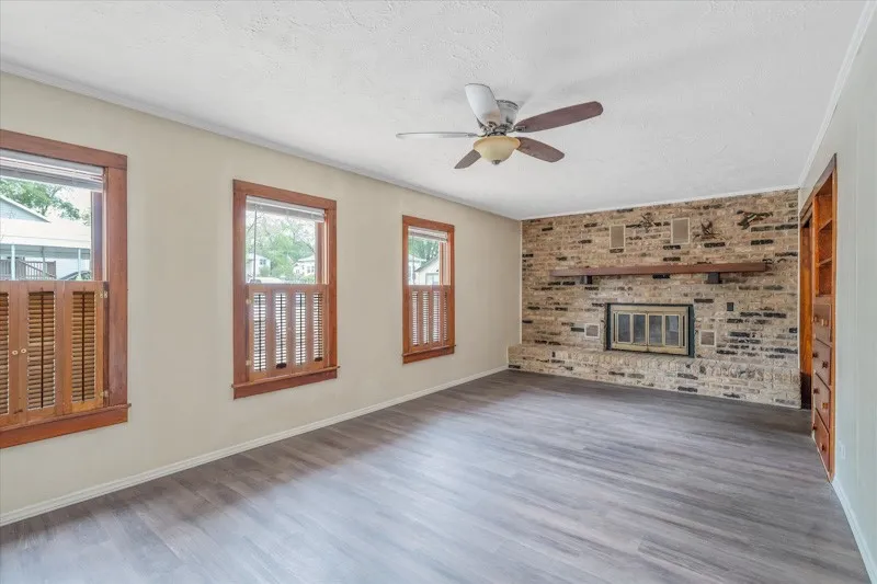 1419 Sycamore Palestine, TX 75801