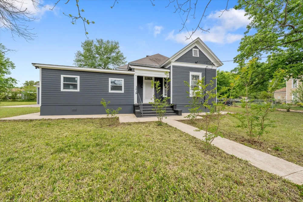 1419 Sycamore Palestine, TX 75801