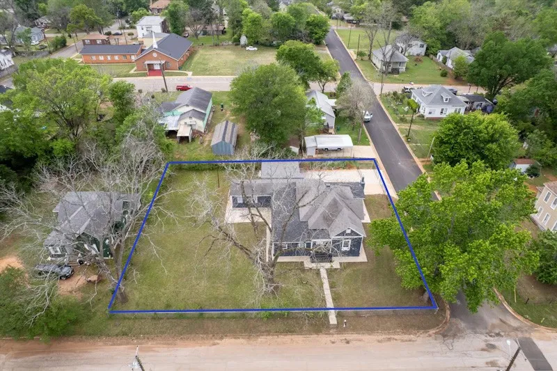 1419 Sycamore Palestine, TX 75801