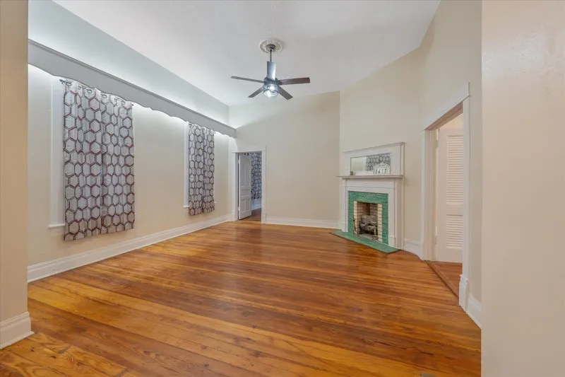 1419 Sycamore Palestine, TX 75801