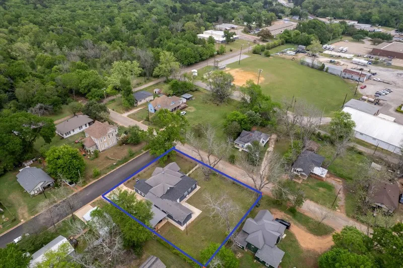 1419 Sycamore Palestine, TX 75801
