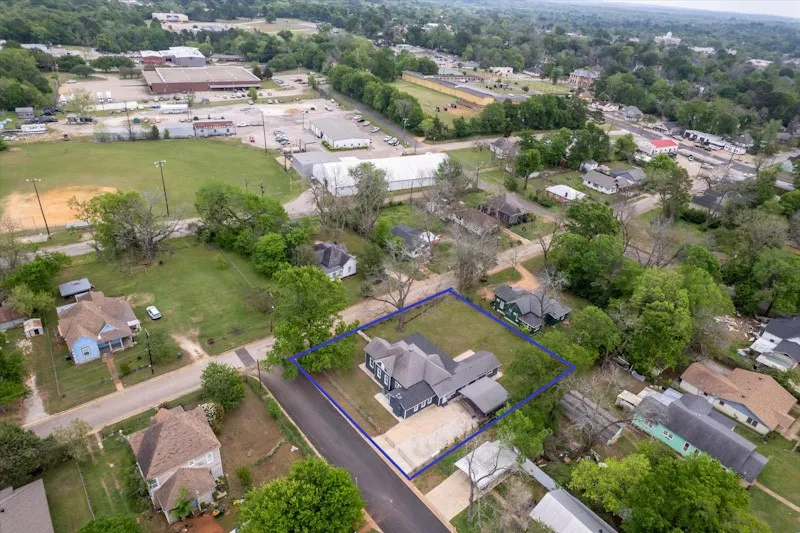 1419 Sycamore Palestine, TX 75801