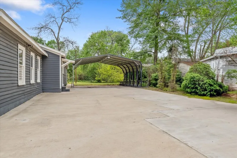 1419 Sycamore Palestine, TX 75801