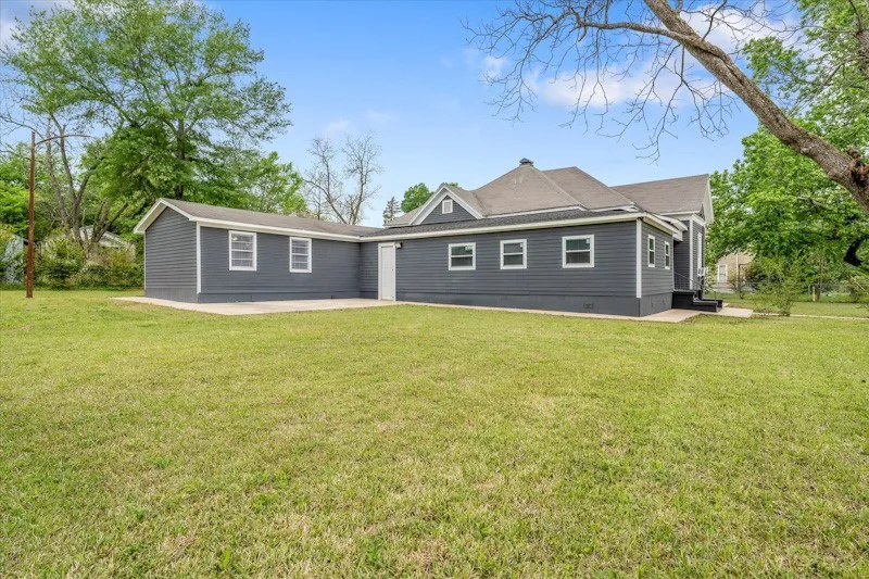 1419 Sycamore Palestine, TX 75801