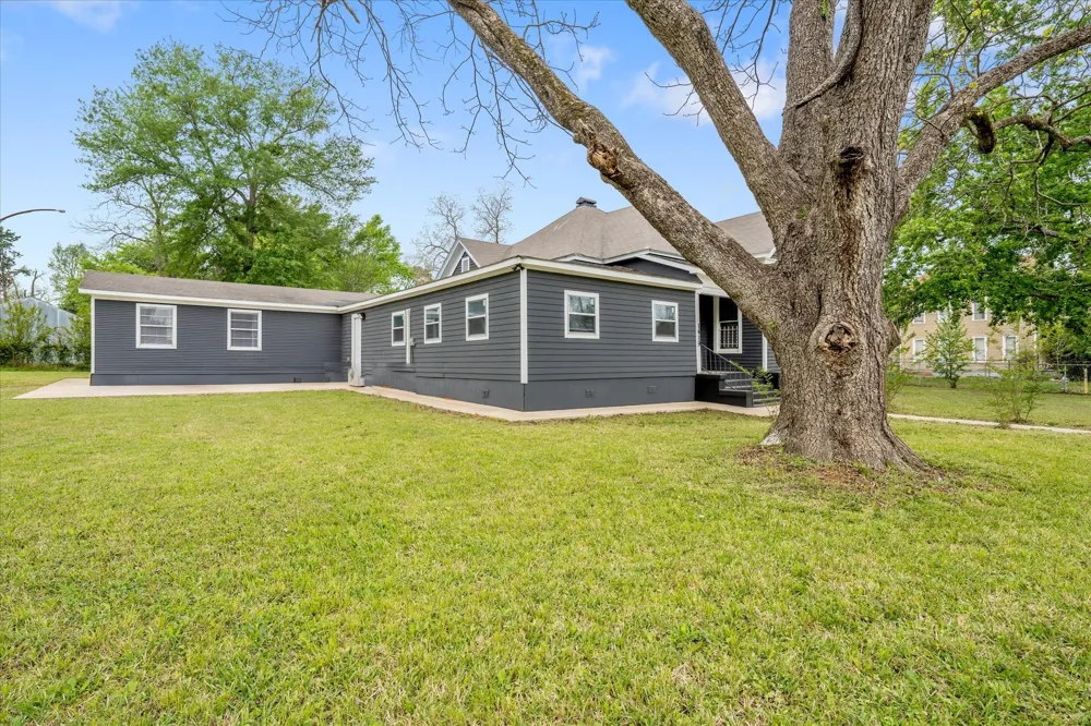 1419 Sycamore Palestine, TX 75801