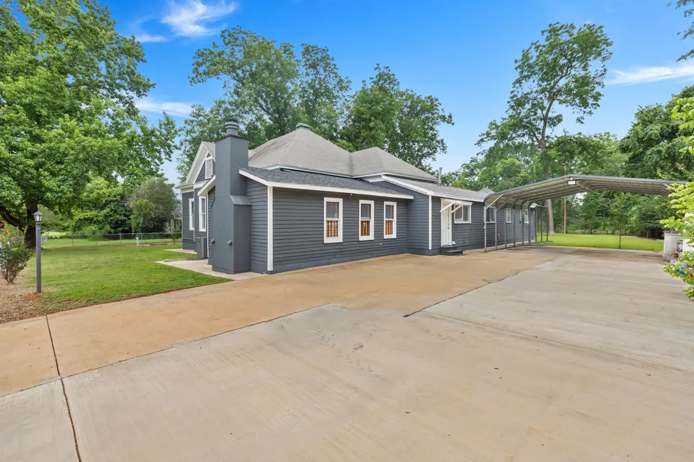 1419 Sycamore Palestine, TX 75801