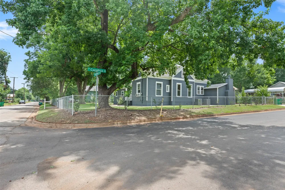 1419 Sycamore Palestine, TX 75801