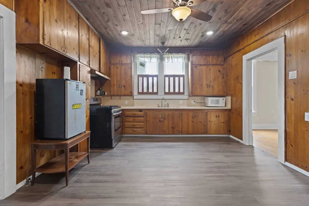1419 Sycamore Palestine, TX 75801
