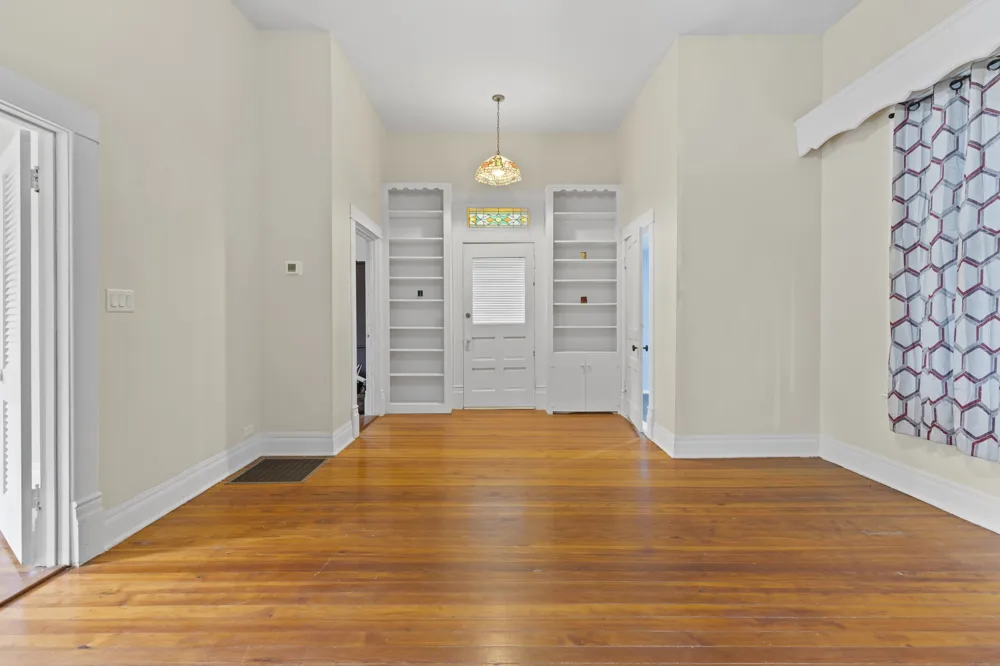 1419 Sycamore Palestine, TX 75801