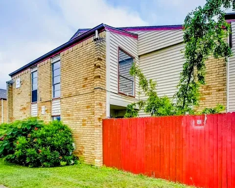 919 S WEATHERRED DRIVE #140