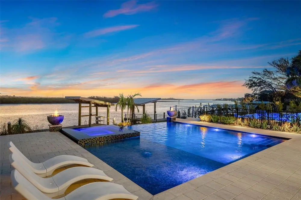1194 PENINSULA AVENUE New Smyrna Beach, FL 32169