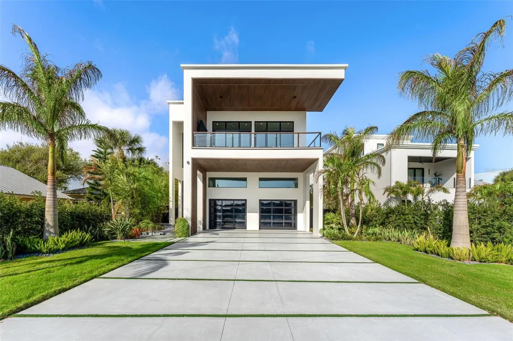 1194 PENINSULA AVENUE New Smyrna Beach, FL 32169