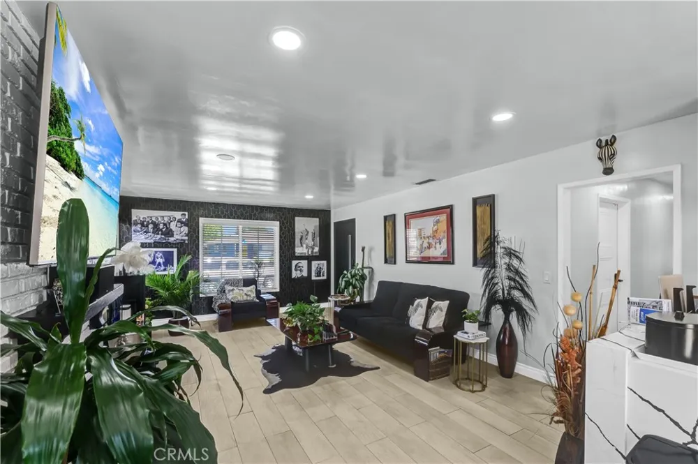 3965 Marshall Long Beach, CA 90807