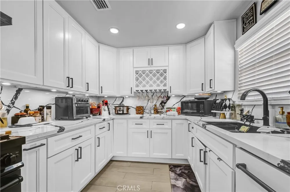 3965 Marshall Long Beach, CA 90807