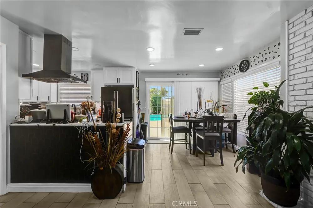 3965 Marshall Long Beach, CA 90807