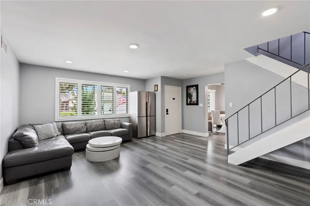 2215 E Avalon Santa Ana, CA 92705