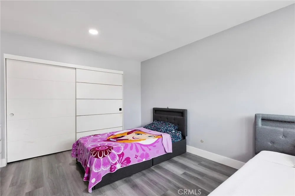 2215 E Avalon Santa Ana, CA 92705