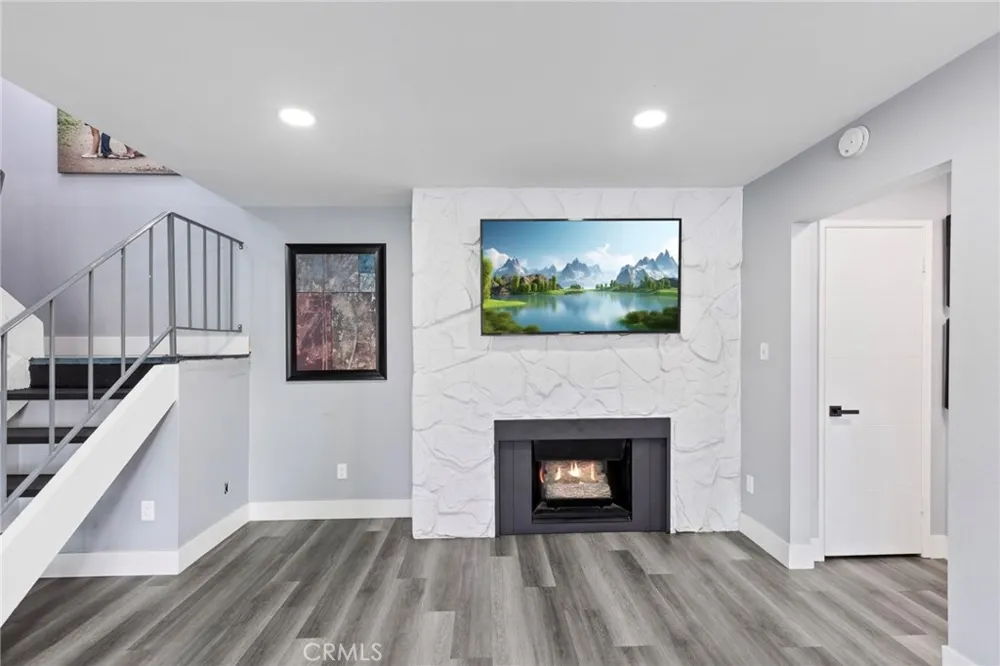 2215 E Avalon Santa Ana, CA 92705