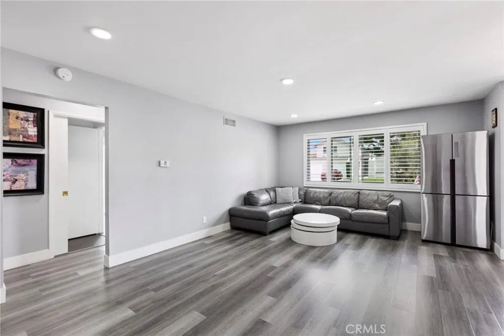 2215 E Avalon Santa Ana, CA 92705