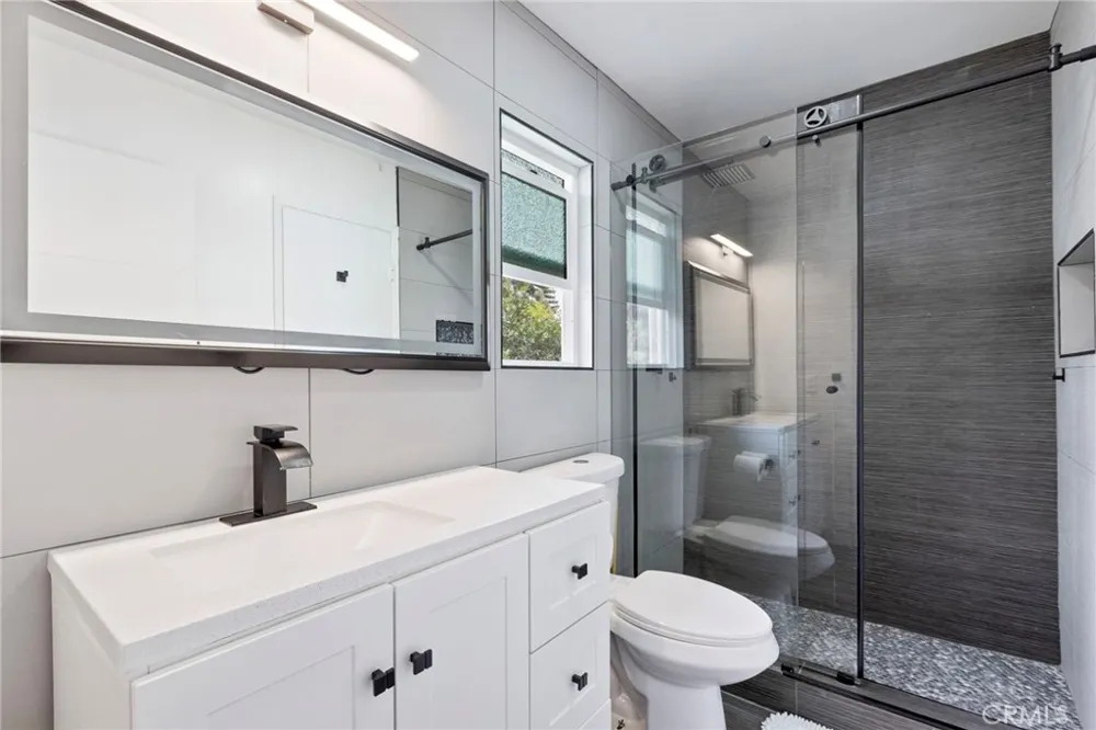 2215 E Avalon Santa Ana, CA 92705