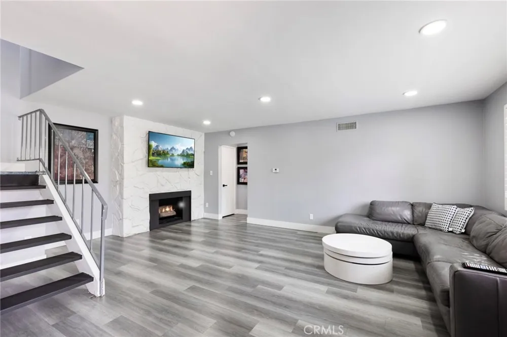 2215 E Avalon Santa Ana, CA 92705