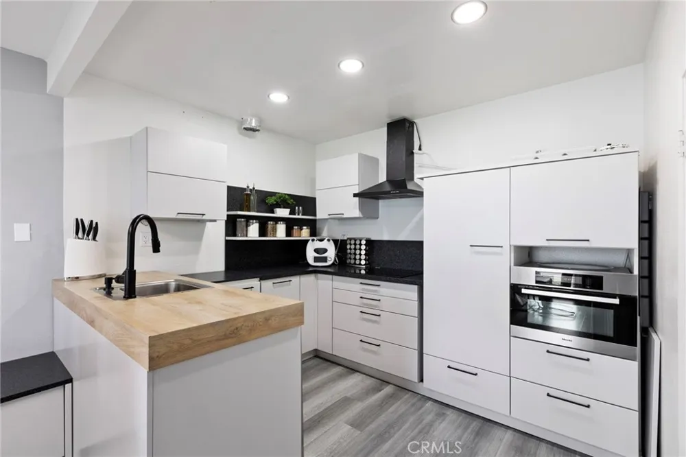 2215 E Avalon Santa Ana, CA 92705