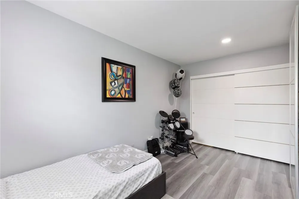2215 E Avalon Santa Ana, CA 92705