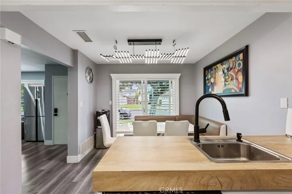 2215 E Avalon Santa Ana, CA 92705