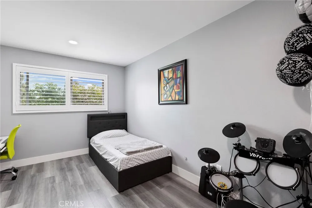 2215 E Avalon Santa Ana, CA 92705