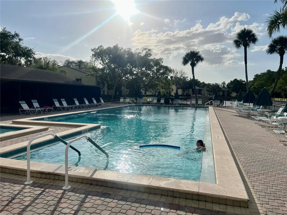 1423 PINE GLEN LANE #H2 Tarpon Springs, FL 34688