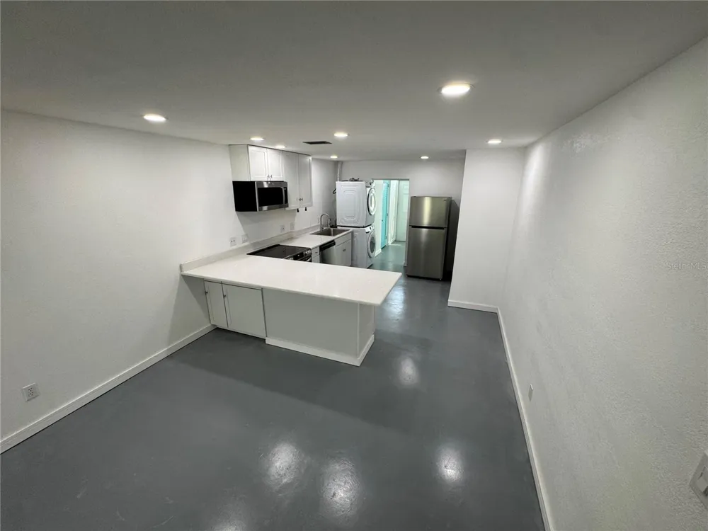 5720 13TH AVENUE #106B St Petersburg, FL 33710