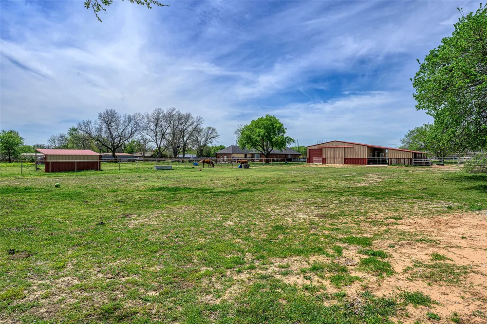 501 Van Zandt Street Tioga, TX 76271