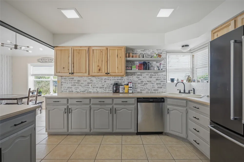501 Van Zandt Street Tioga, TX 76271