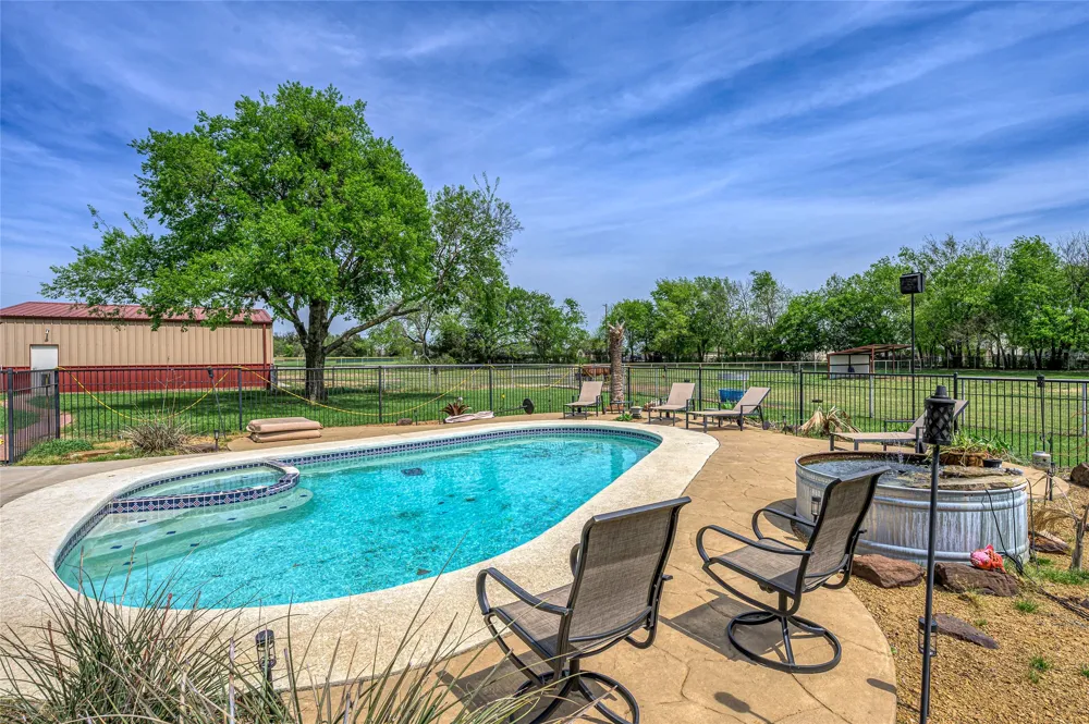 501 Van Zandt Street Tioga, TX 76271