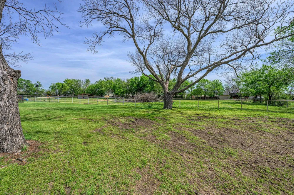 501 Van Zandt Street Tioga, TX 76271