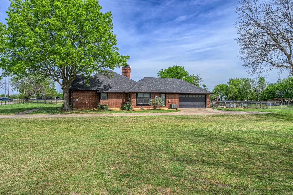 501 Van Zandt Street Tioga, TX 76271