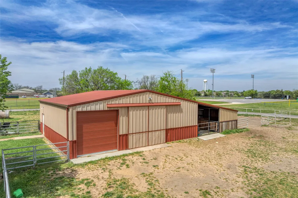 501 Van Zandt Street Tioga, TX 76271