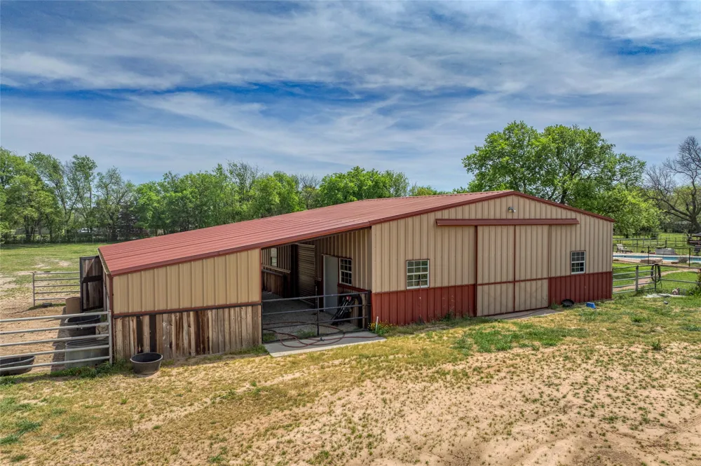 501 Van Zandt Street Tioga, TX 76271