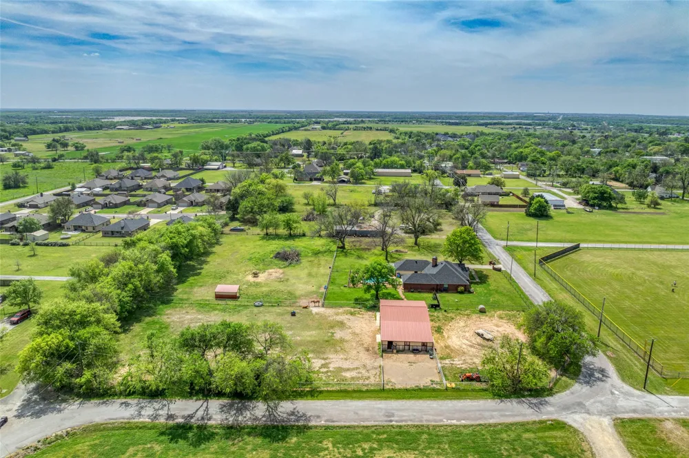 501 Van Zandt Street Tioga, TX 76271