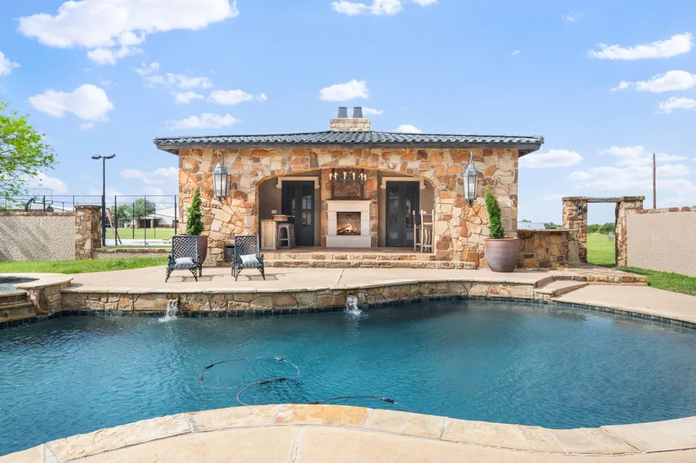 2454 W SH 380 Jacksboro, TX 76458